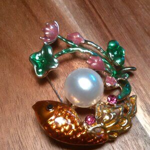 Enameled Goldfish Simulated Pearl Silvertone Brooch